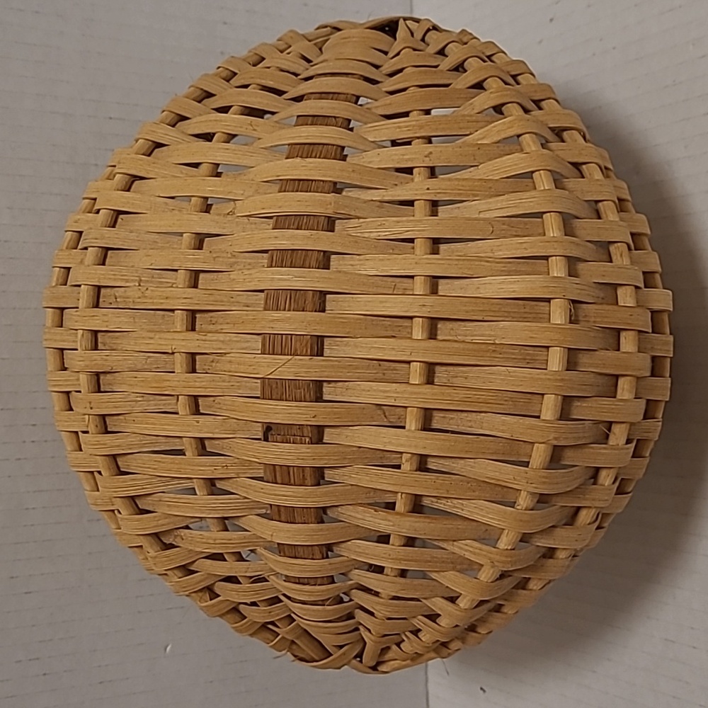 Beautiful Egg Basket - Picture 10 of 16